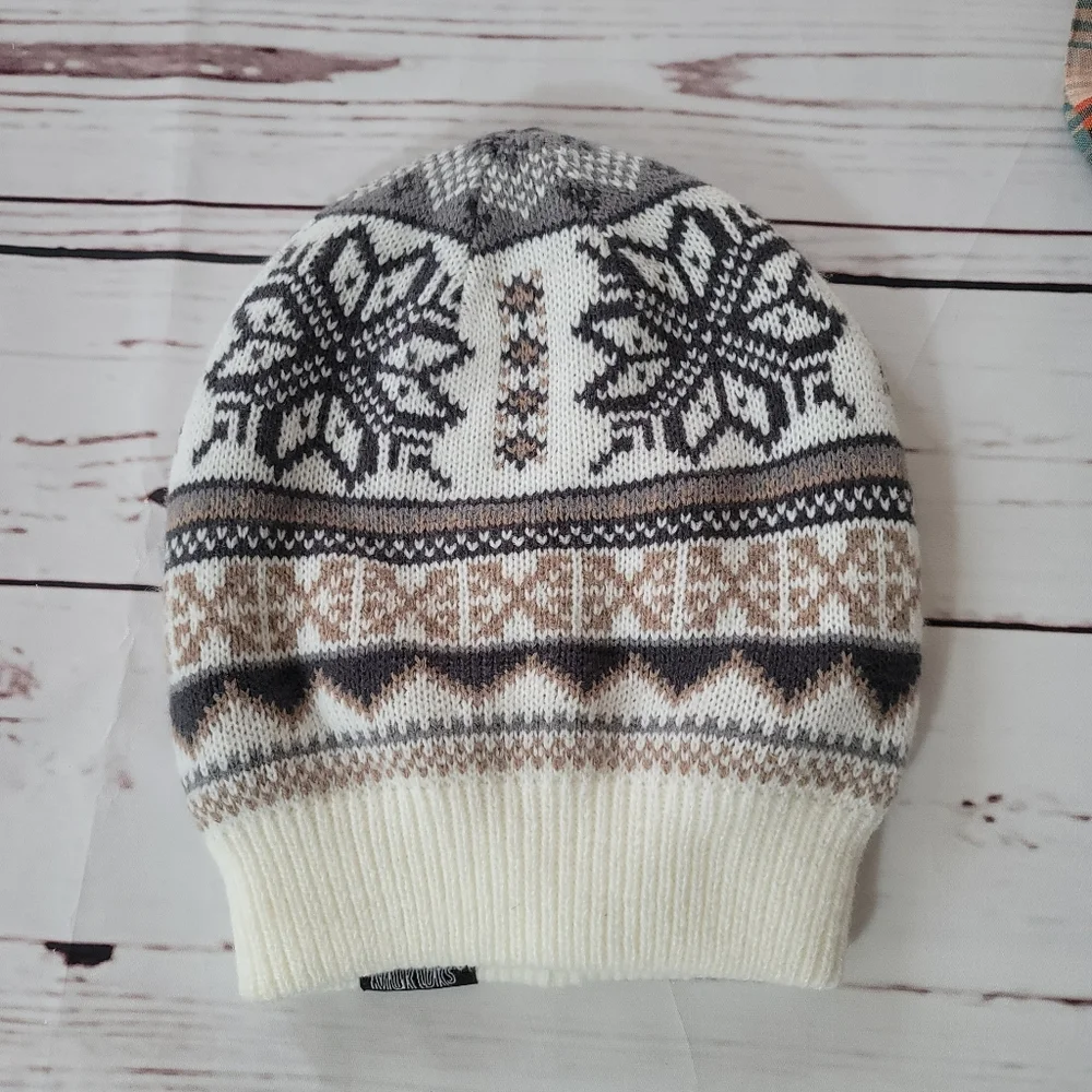 Muk Luks - Fair Isle White Printed Beanie Hat